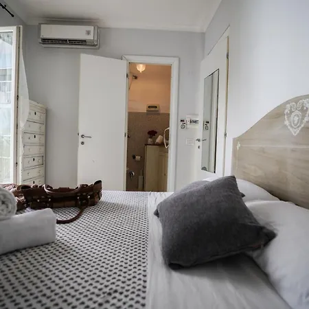 Stunning Terrace Vatican City Apartment *